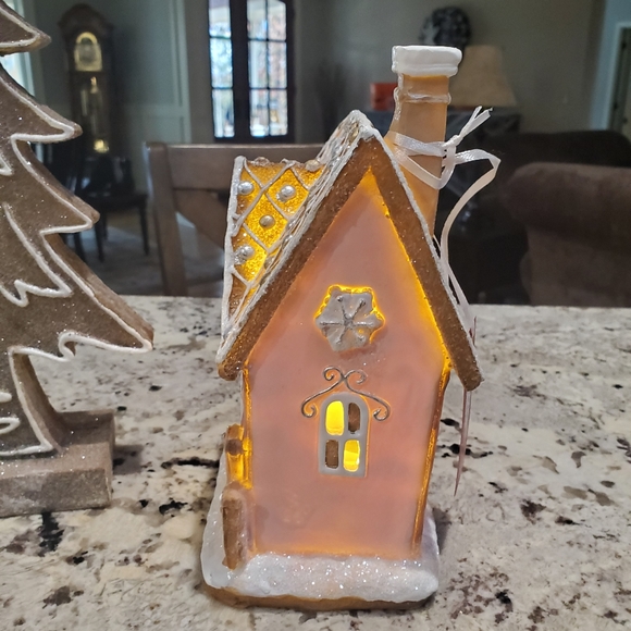 Gingerbread House and Tree-NWT - Picture 4 of 7